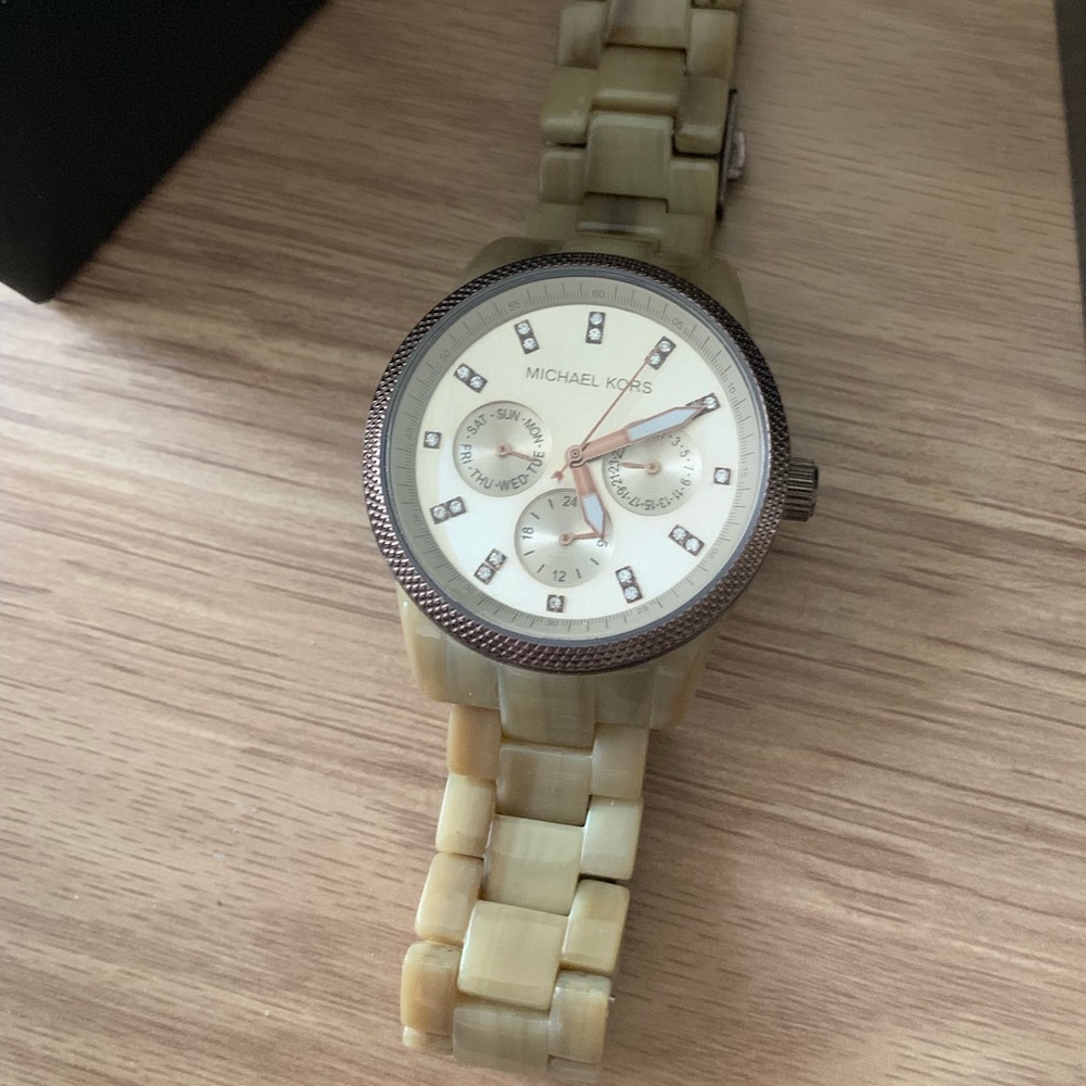 Michael Michael Kors mother of pearl watch used - Picture 1 of 4